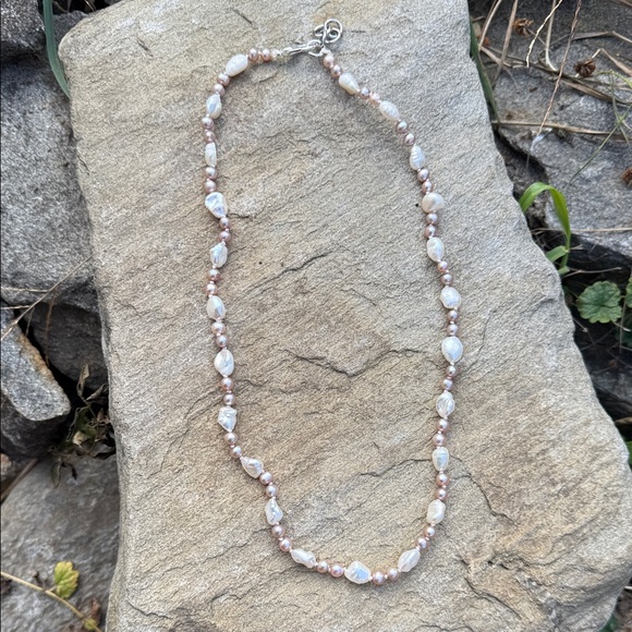 Elegant Pearl Necklace - Picture 7 of 8